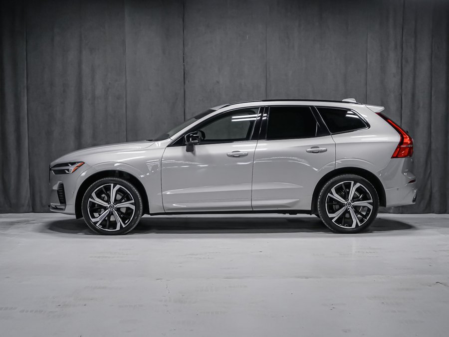 2023 Volvo XC60 Ultimate Dark Theme