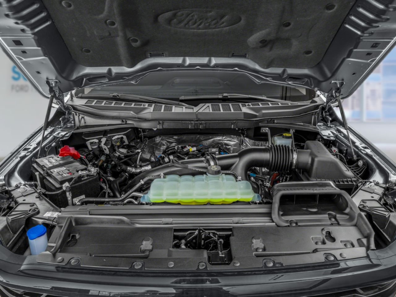 Ford F-150 XLT CABINE SUPERCREW 4RM CAISSE DE 5,5 PI 2025 Noir agate métallisé Châteauguay - photo #10