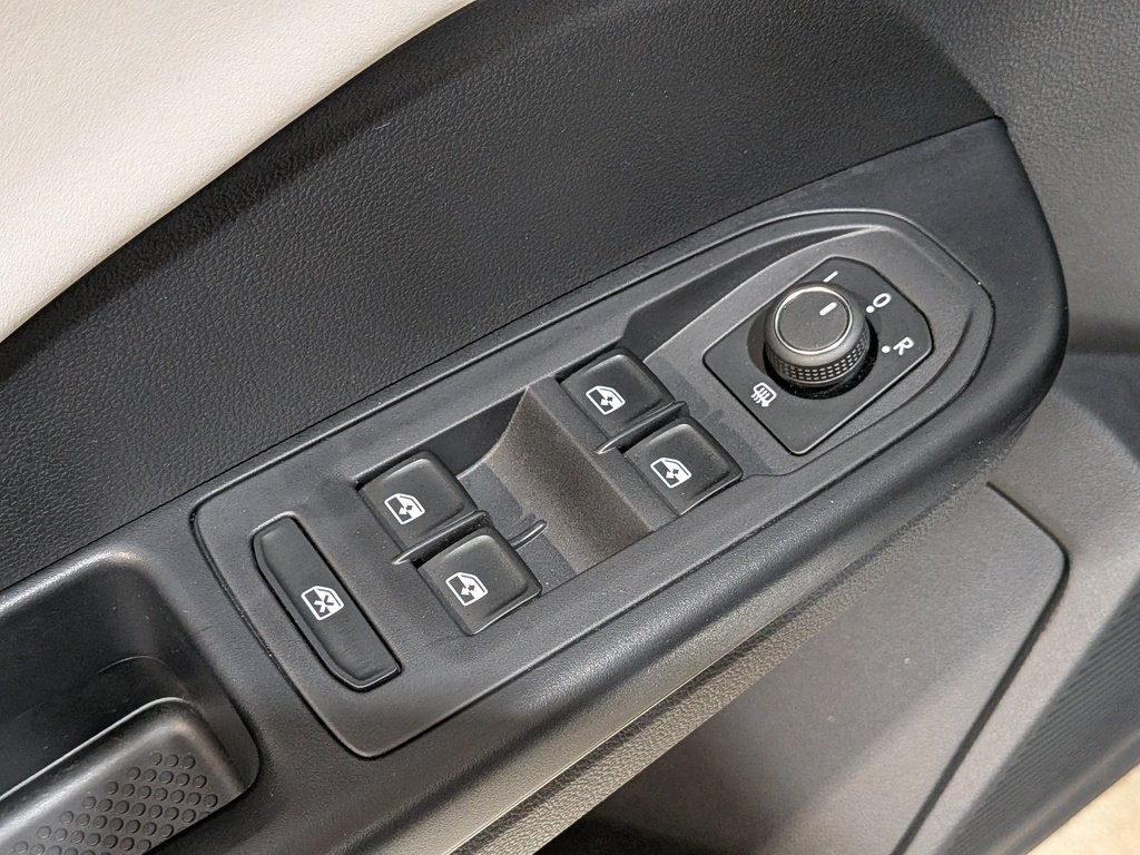 2025 Volkswagen Taos Comfortline 4MOTION Black Val-David - photo #34