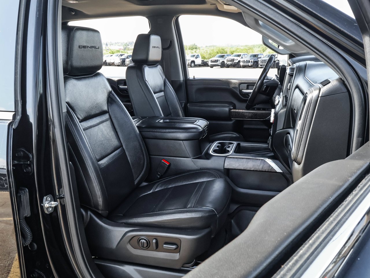 2022 GMC Sierra 3500HD 4WD Crew Cab 159 Denali Black Sherwood Park - photo #14