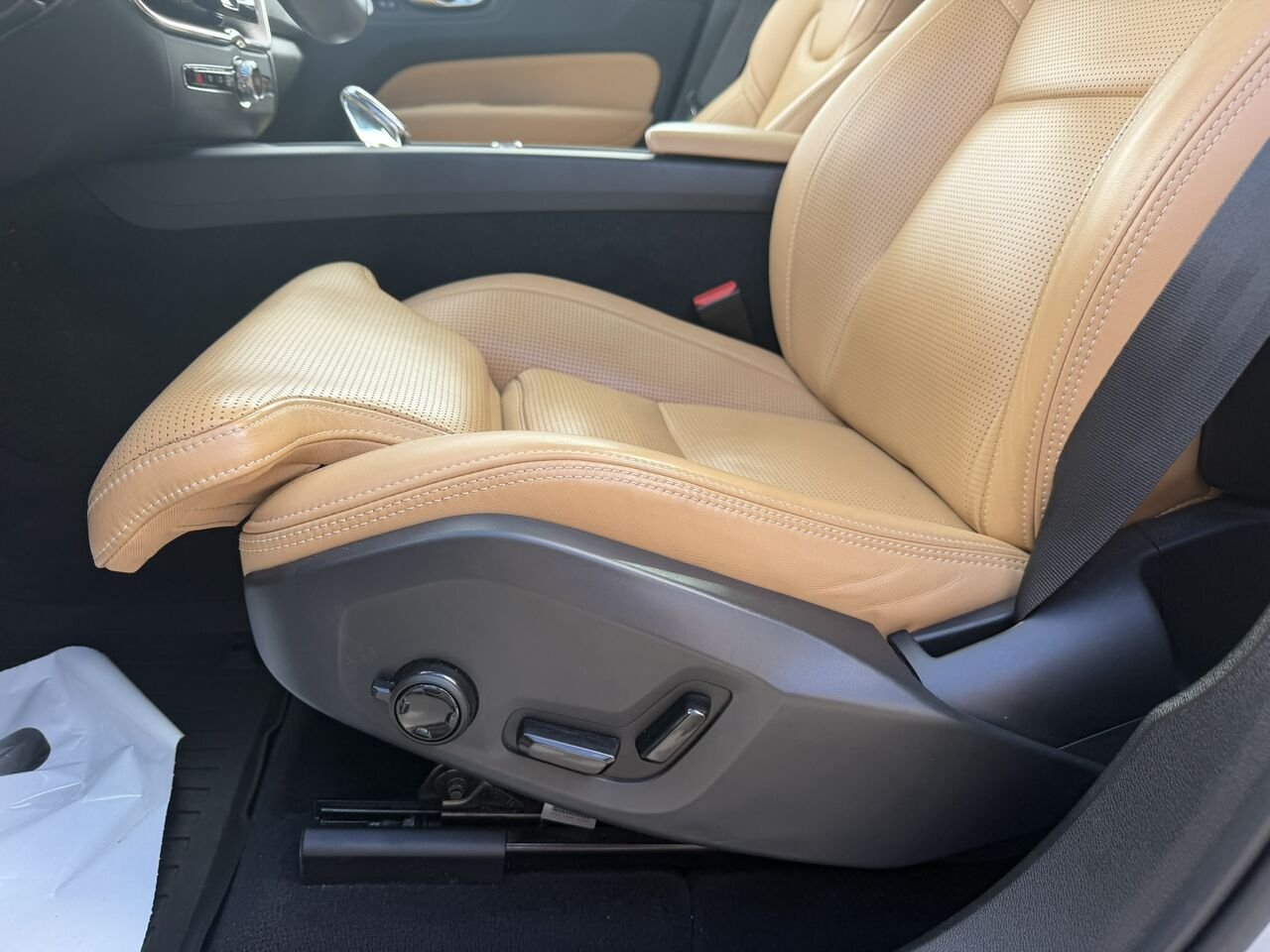Volvo XC60 B6 Ultimate AWD 2023 Blanc Laval - photo #24