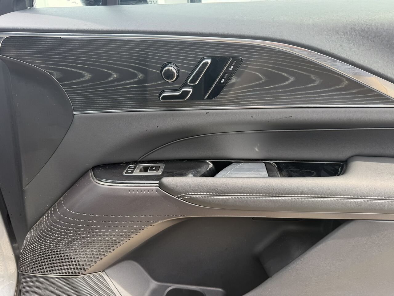 Cadillac LYRIQ Sport AWD FINANCEMENT À PARTIR DE 0.99% 2024 Argent Laval - photo #18
