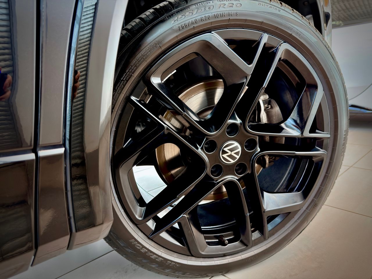 2026 Volkswagen Tiguan Black Notre-Dame-des-Prairies - photo #11