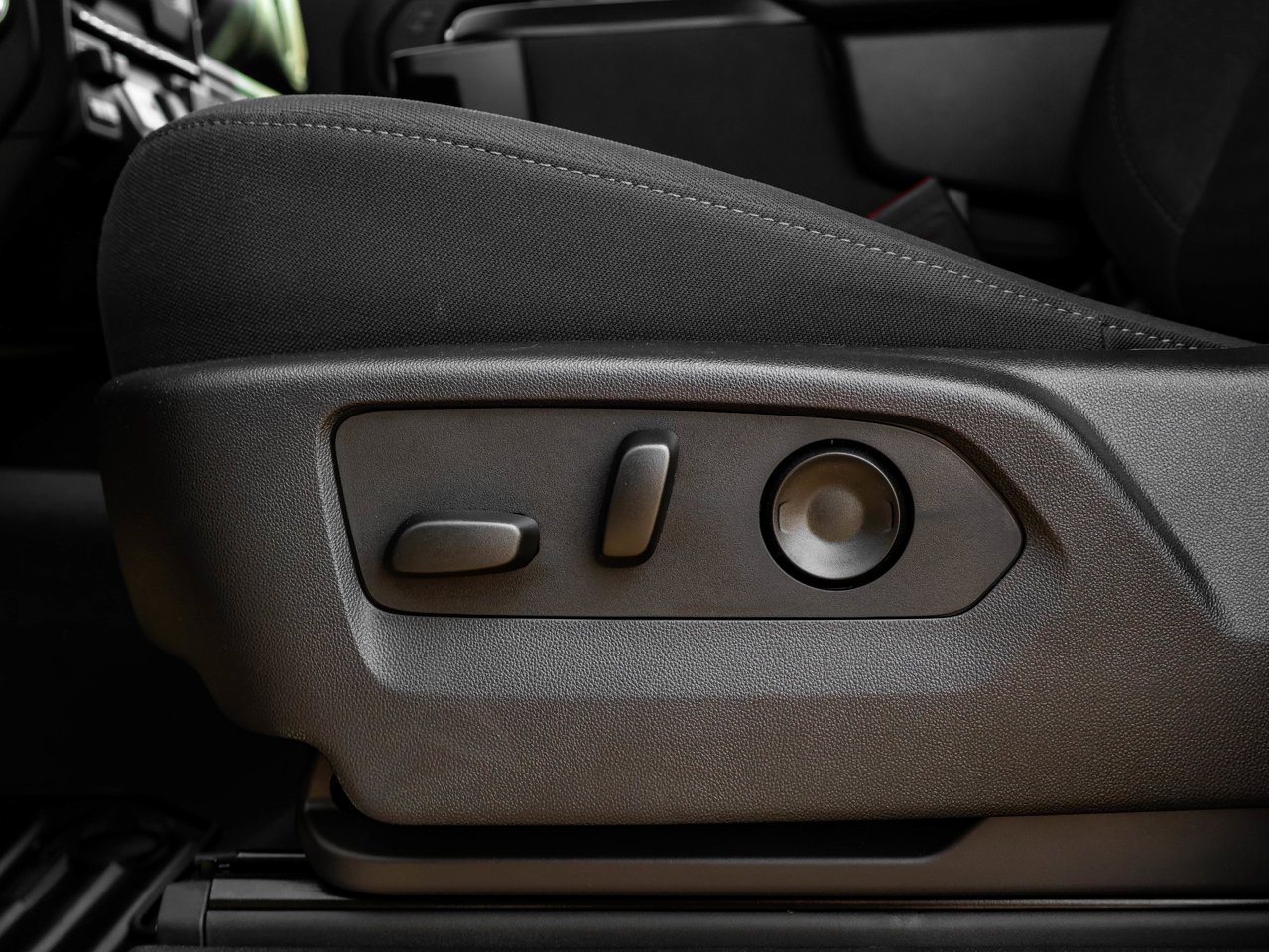 2024 Chevrolet Silverado 1500 4WD Crew Cab 147 Custom Black Sherwood Park - photo #29