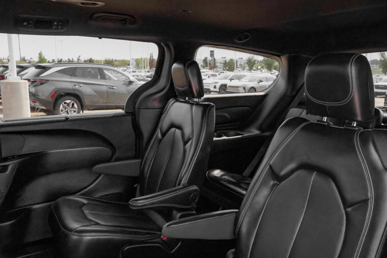 2025 Chrysler Grand Caravan SXT 2WD Black Sherwood Park - photo #30