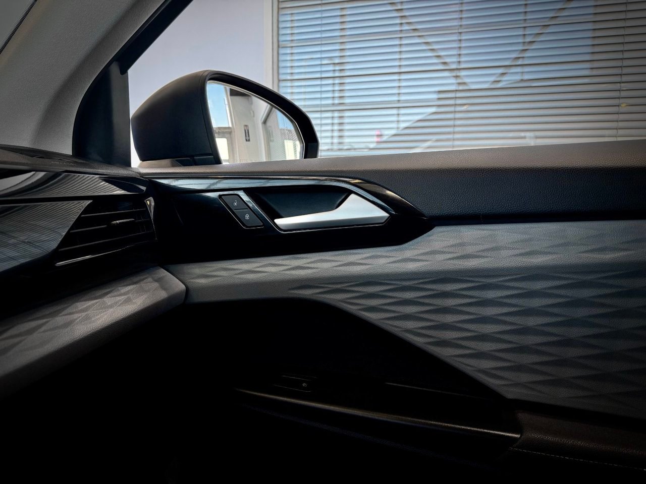 Volkswagen Taos 2024 Noir Notre-Dame-des-Prairies - photo #29