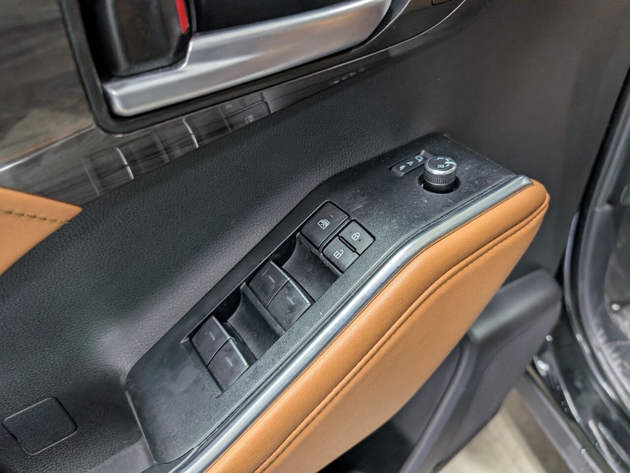 2025 Toyota Highlander Hybrid 5TDEBRCH9SS646479 Midnight Black Metallic Sherbrooke - photo #10