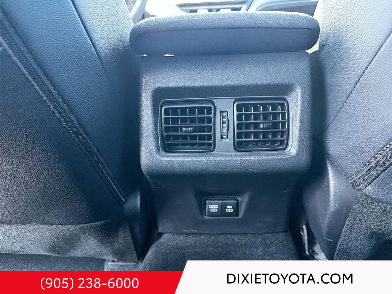 2026 Toyota Camry HYBRID SE UPGRADE AWD / CLEAN CARFAX / HEATED SEATS / MOONROOF / ALLOY WHEELS / CARPLAY AND ANDROID AUTO Black Mississauga - photo #18