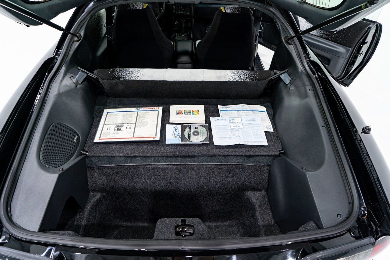 1993 Chevrolet CAMARO Z28 PRIX EN USD | Pace Car with only 957km (595mi) with original window sticker Black Montreal - photo #71