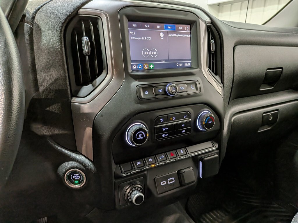 Chevrolet Silverado 1500 4WD Crew Cab 157" Custom 2022 Noir Val-David - photo #27