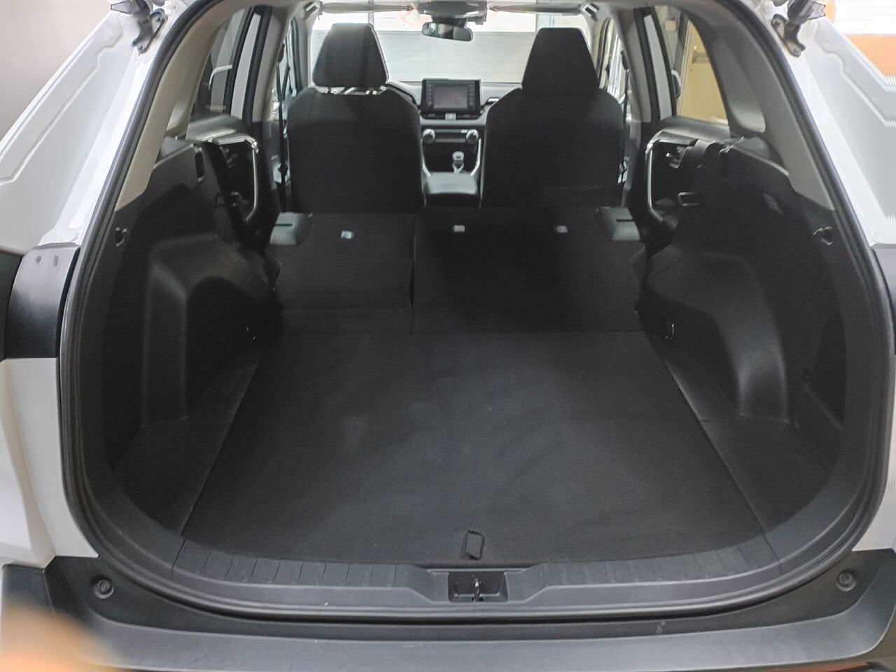 2021 Toyota RAV4 White Blainville - photo #14