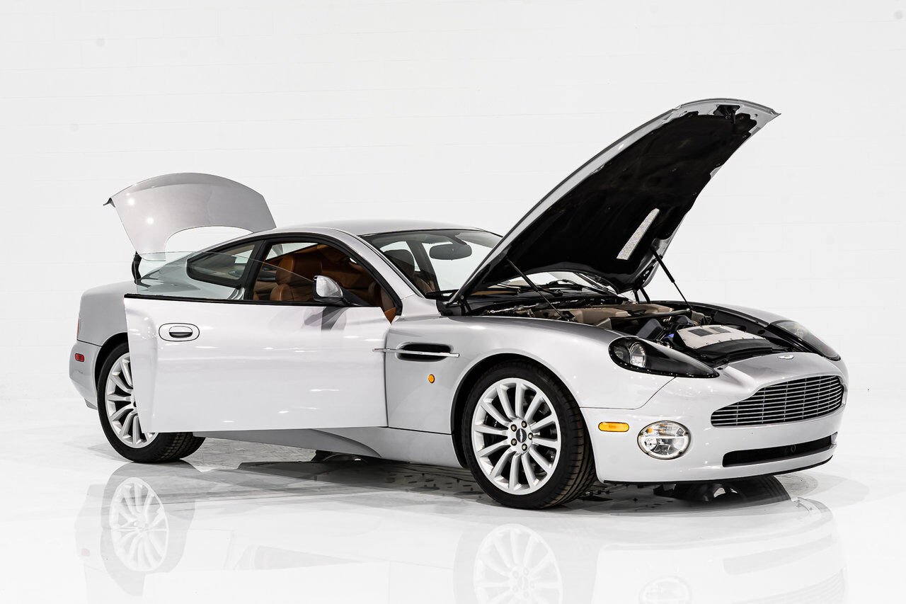 Aston Martin Vanquish PRIX EN USD | ORIGINAL MSRP OF $225,000 USD - FACTORY UPGRADE TO VANQUISH S TRANSMISSION 2003 Gris Montréal - photo #43