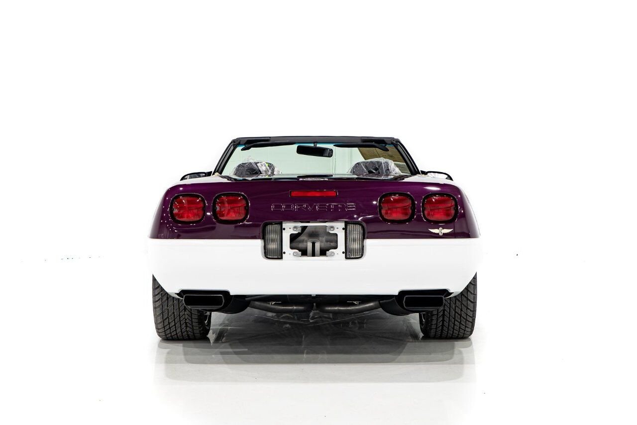 Chevrolet Corvette *PRIX EN USD* RPO Z4Z PACE CAR PRESENTED IN DELIVERY PACKAGING WITH ONLY 192MILES (307KM) FROM NEW 1995 Blanc Montréal - photo #5