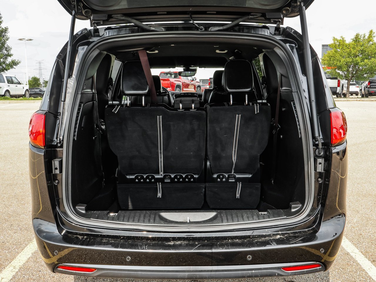 2025 Chrysler Grand Caravan SXT 2WD Black Sherwood Park - photo #8