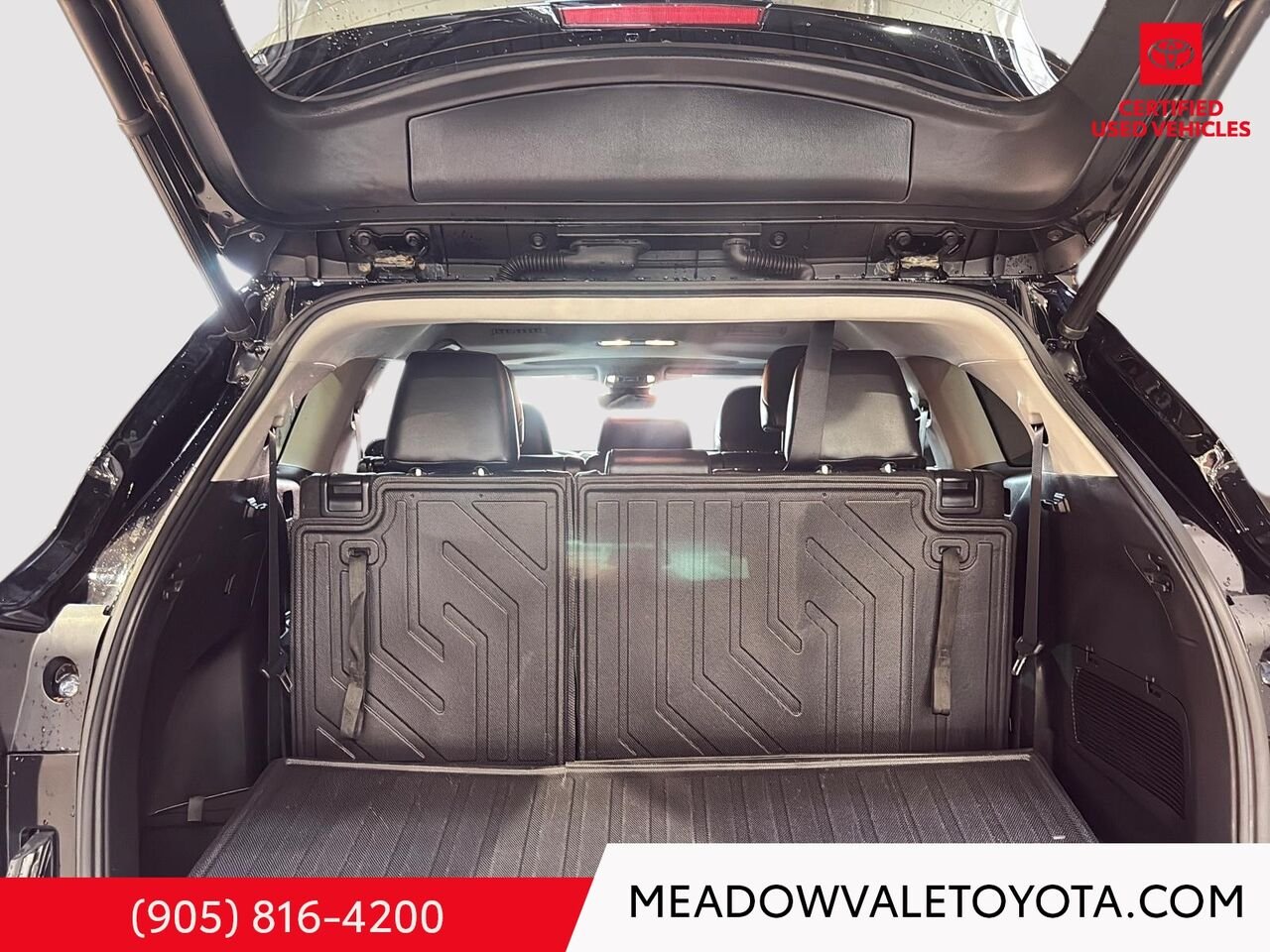2021 Toyota Highlander One Owner, Clean Car Fax, Power Sunroof, Power Trunk, Power Seat, SofTex Leather Midnight Black Metallic Mississauga - photo #21