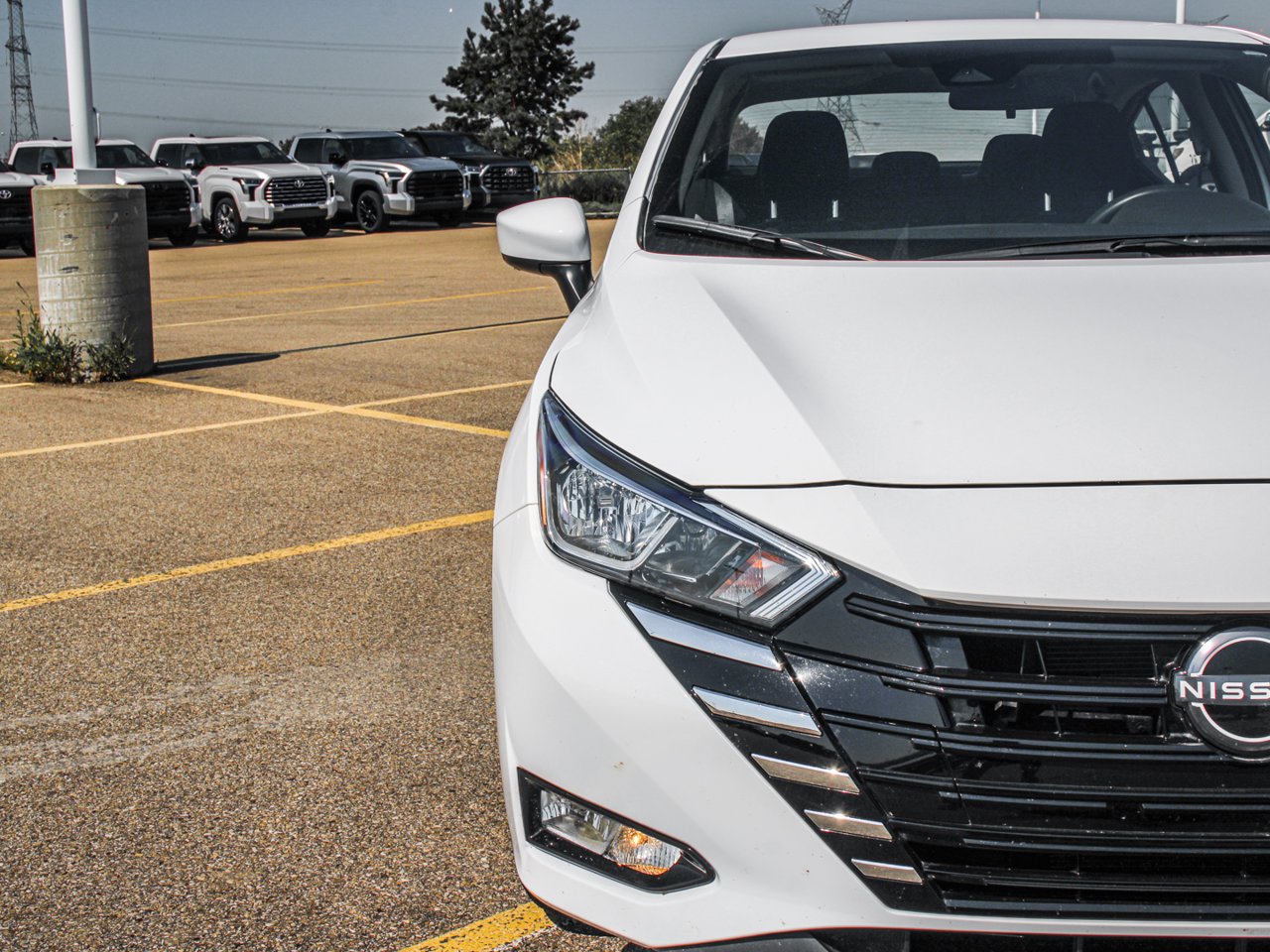 2025 Nissan Versa S CVT White Sherwood Park - photo #10