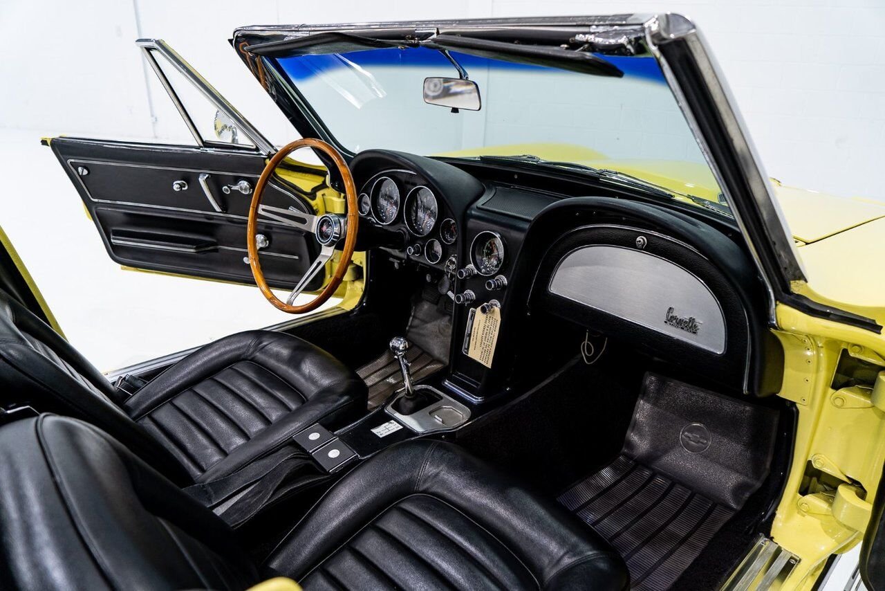 Chevrolet Corvette Matching# 427/425HP IP Code **PRICE IN USD** 1966 Jaune Montréal - photo #65