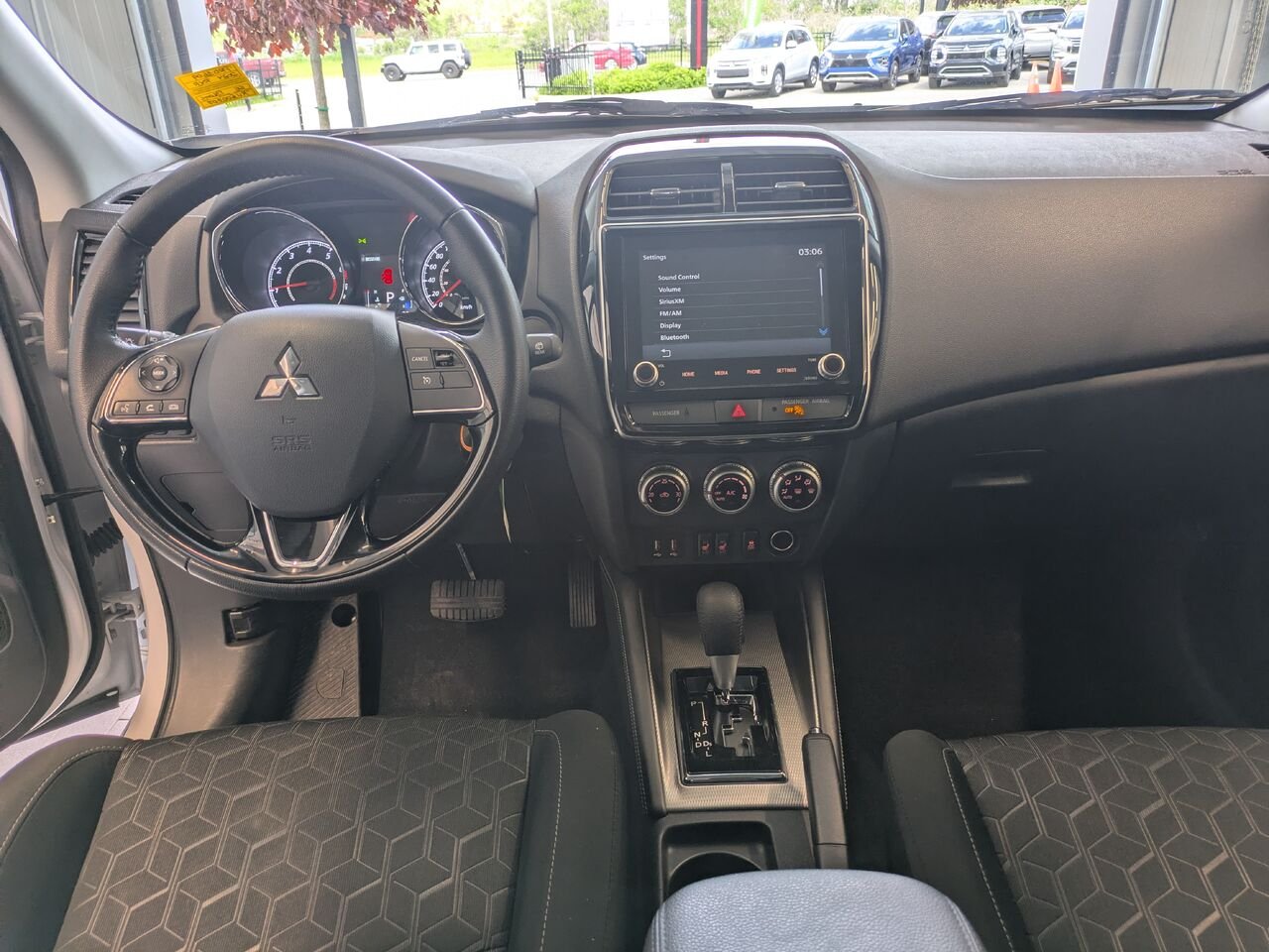 2024 Mitsubishi RVR White Gatineau - photo #11