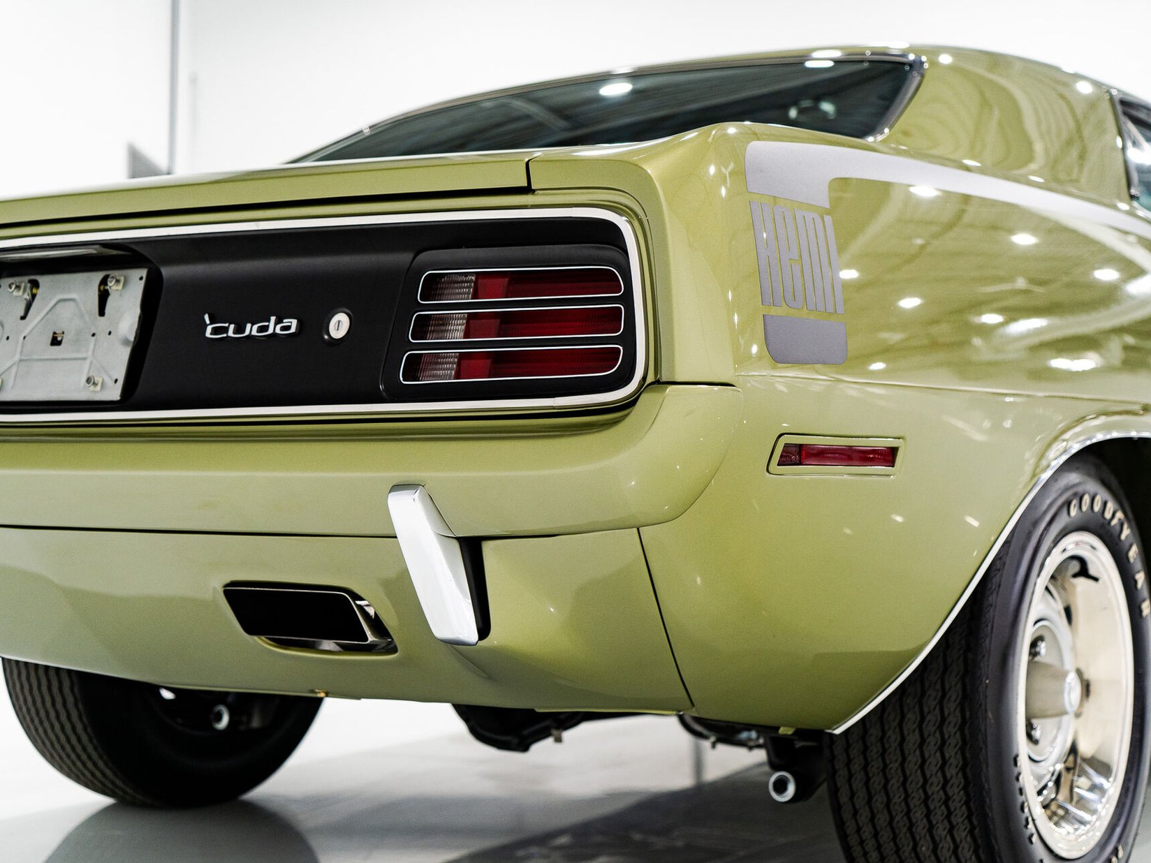 Plymouth HEMI Cuda 1 de 3 Exemplaires Utilisés par la Division Course de Chrysler France **PRIX EN USD** 1970 Vert Montréal - photo #40