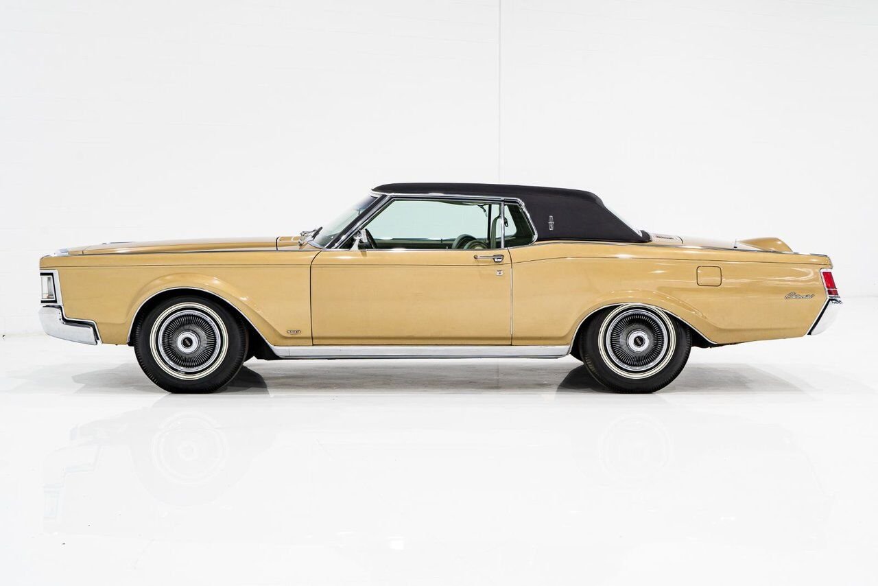 Lincoln Continental Only 687 miles from new. Unrestored example **PRICE IN USD** 1969 Or Montréal - photo #23