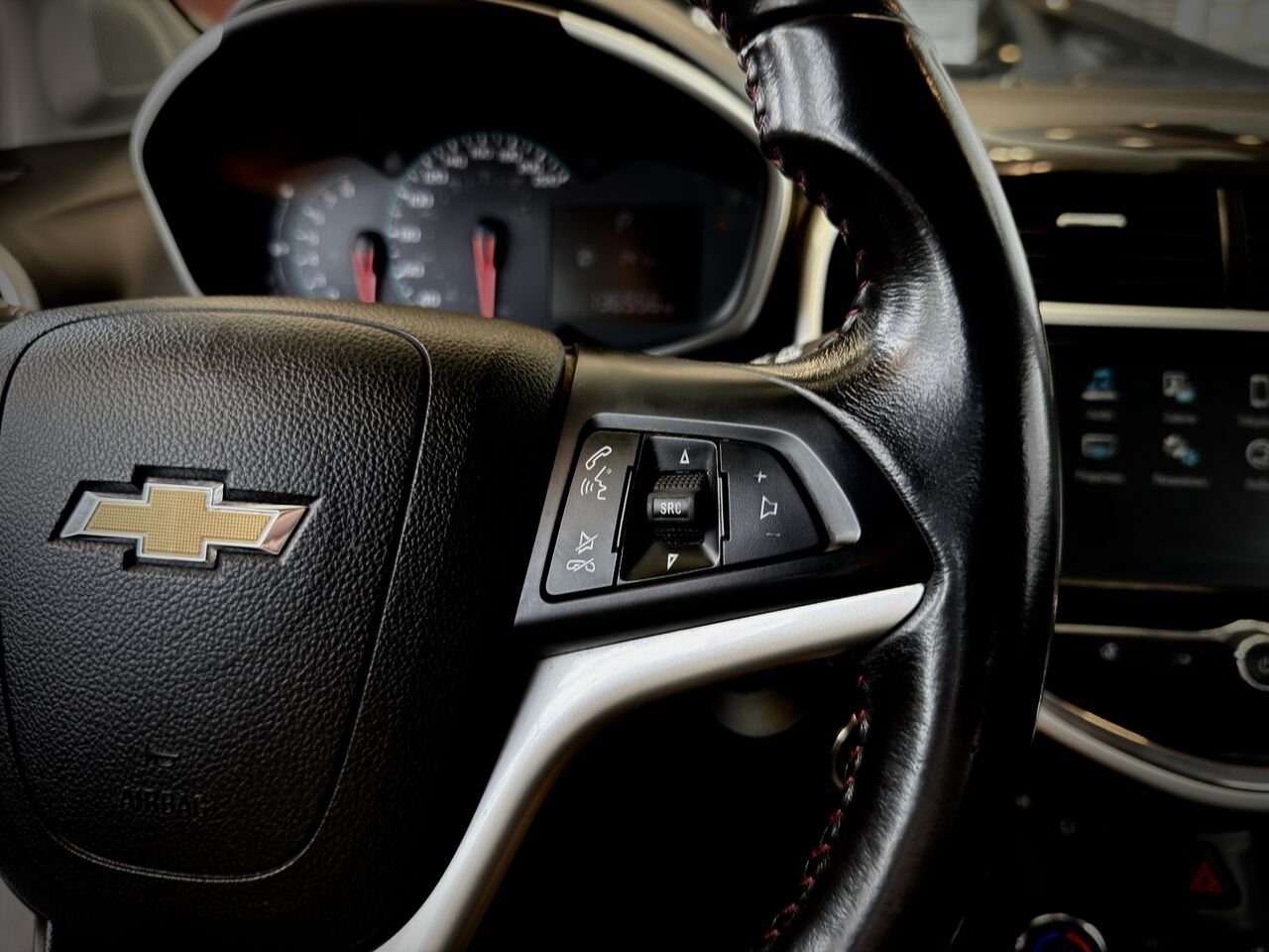 Chevrolet Sonic 2017 Orange Notre-Dame-des-Prairies - photo #17