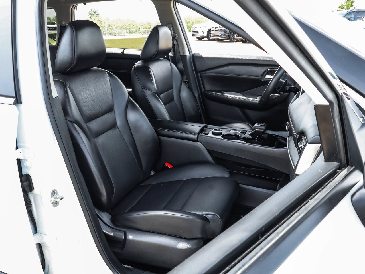 2024 Nissan Rogue AWD SV Moonroof White Sherwood Park - photo #14