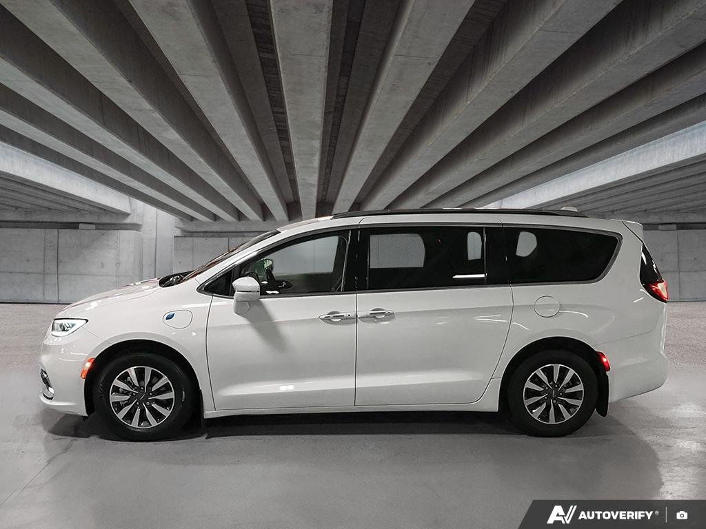 2021 Chrysler Pacifica Hybrid 2601324A | Touring L Plus White Edmonton - photo #2