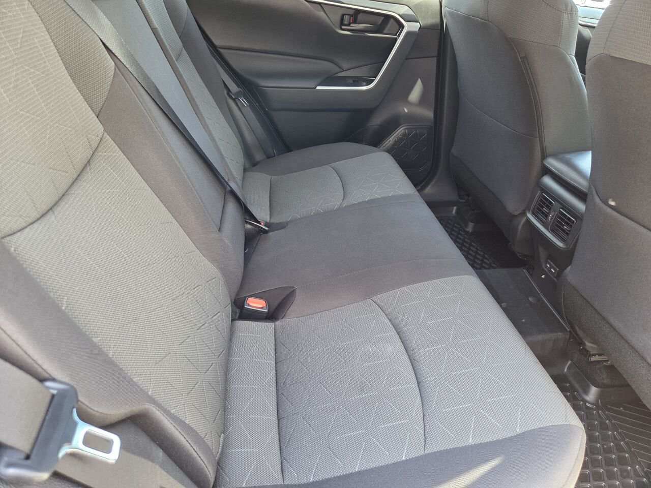 2023 Toyota RAV4 White Mont-Laurier - photo #13