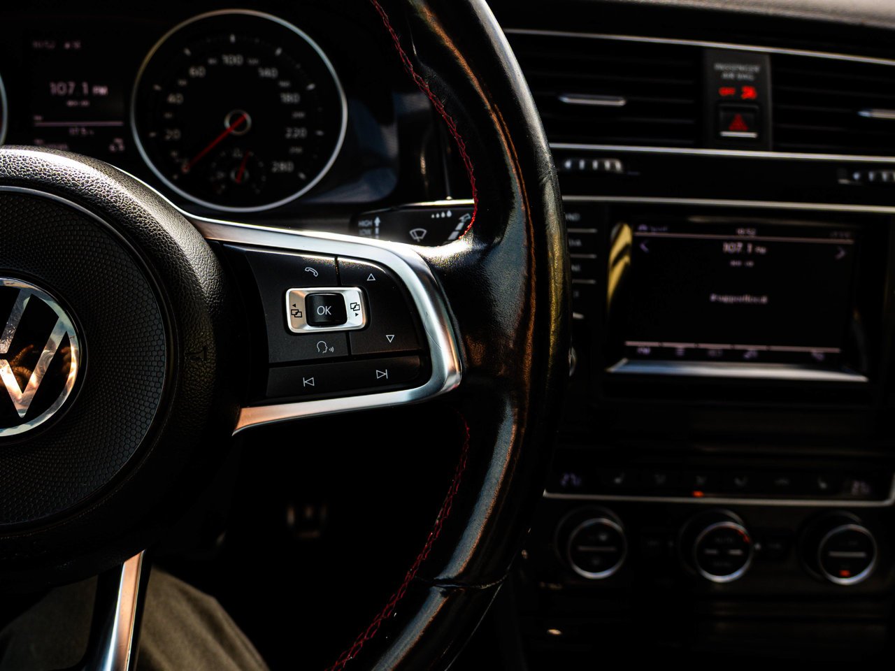 2015 Volkswagen Golf GTI 3dr HB Man gray Sherwood Park - photo #21