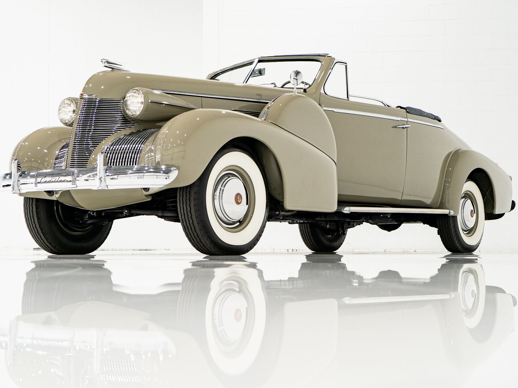 Cadillac Series 75 1 of 27 built. Former CCCA National first prize winner *PRICE IN USD* 1939 Brun Montréal - photo #0
