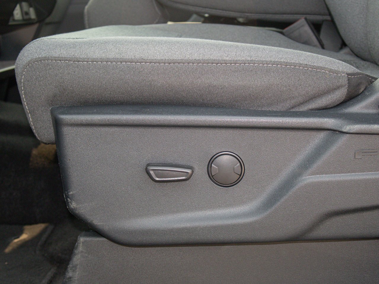 2025 Ford F-150 XLT 4WD SuperCrew 5.5' Box Blue Sherwood Park - photo #18