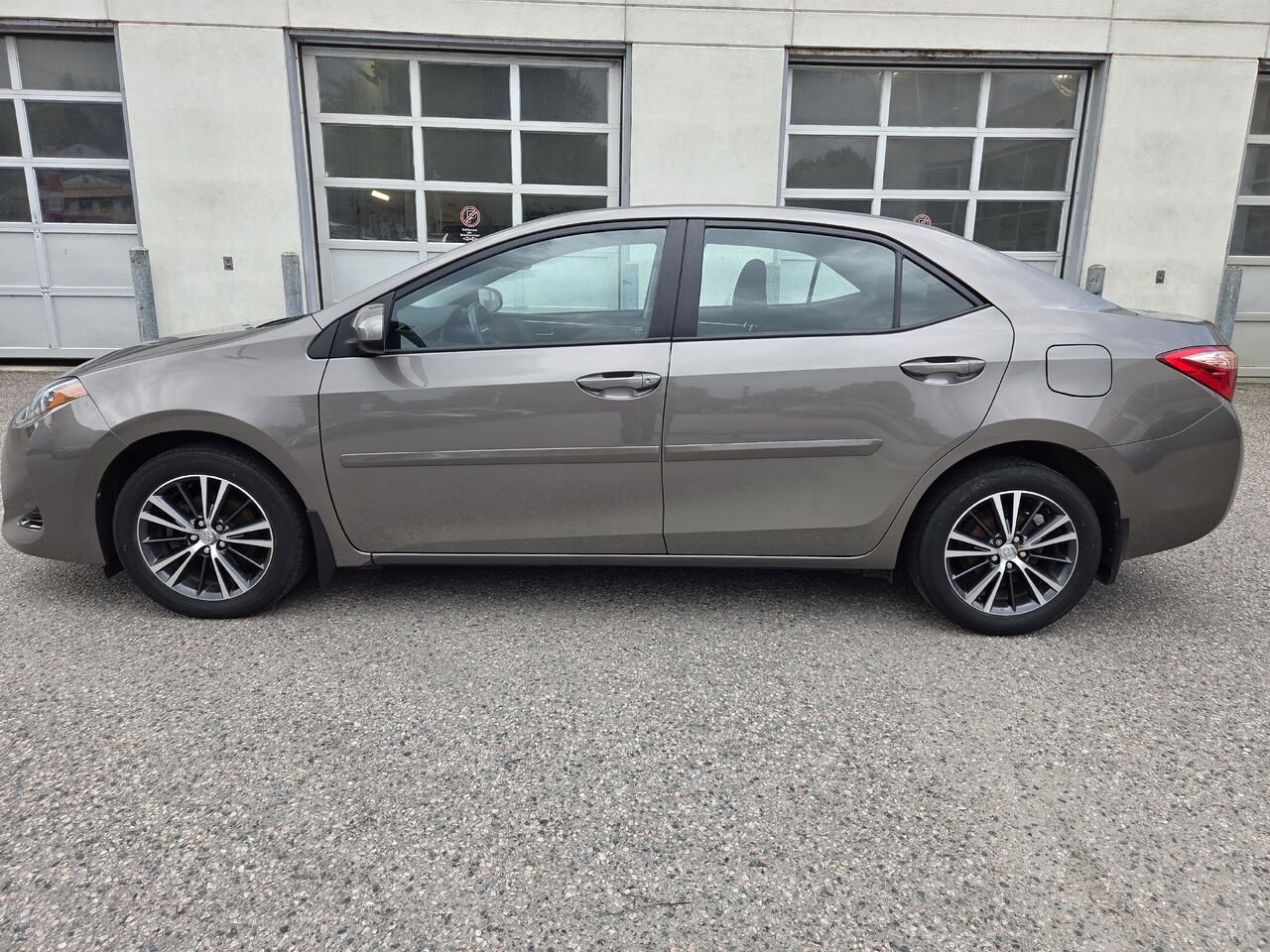 Toyota COROLLA 2017 Gris Mont-Laurier - photo #11