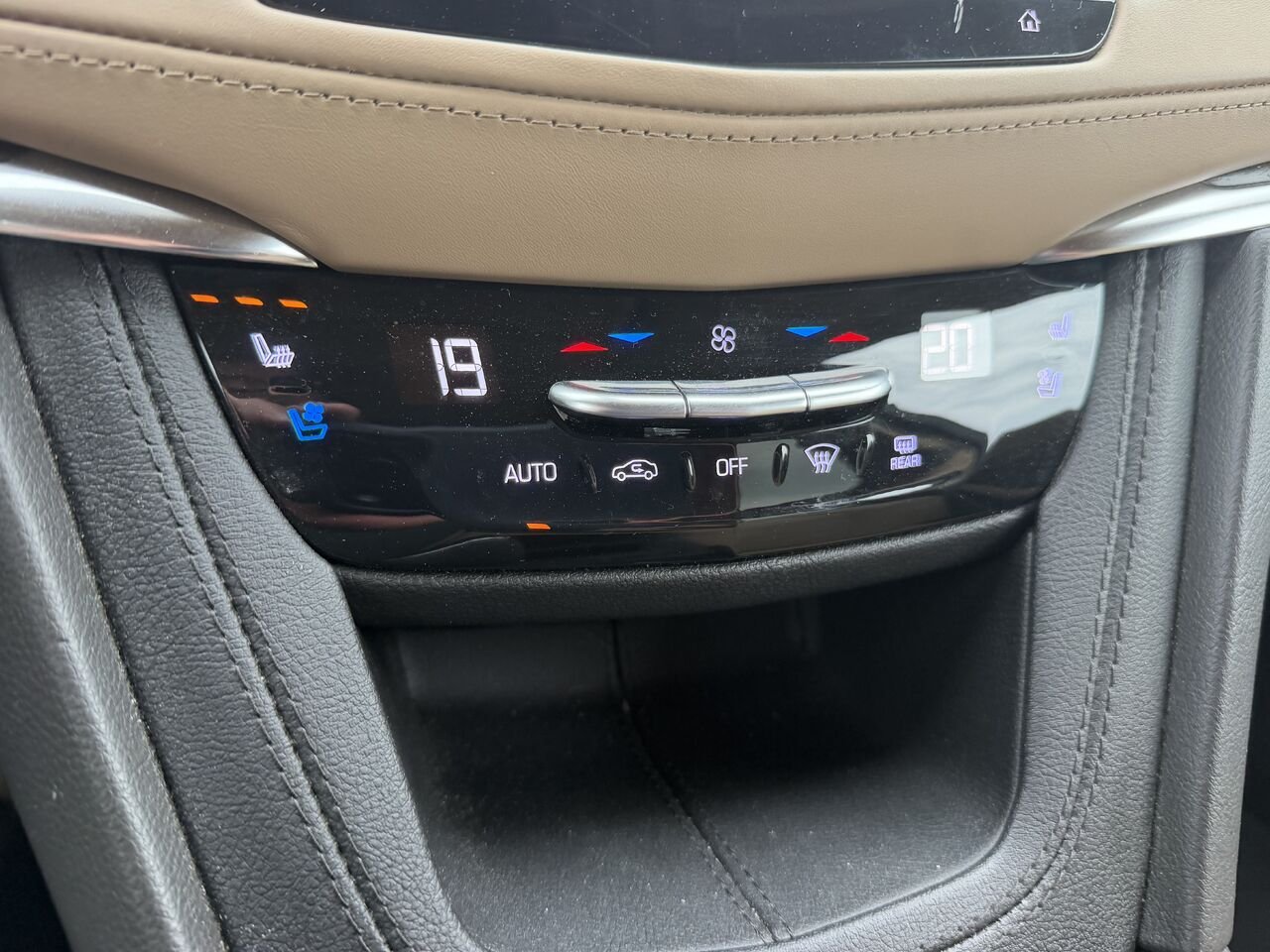 2022 Cadillac XT5 SPORT 3.6 AWD FINANCEMENT À PARTIR DE 3.99% Black Laval - photo #29