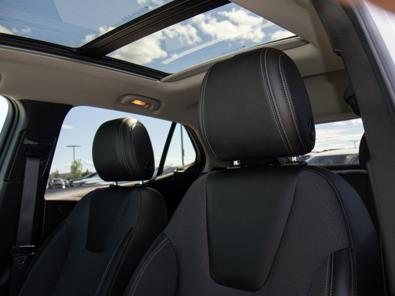 2022 Buick Encore GX AWD 4dr Select White Sherwood Park - photo #18