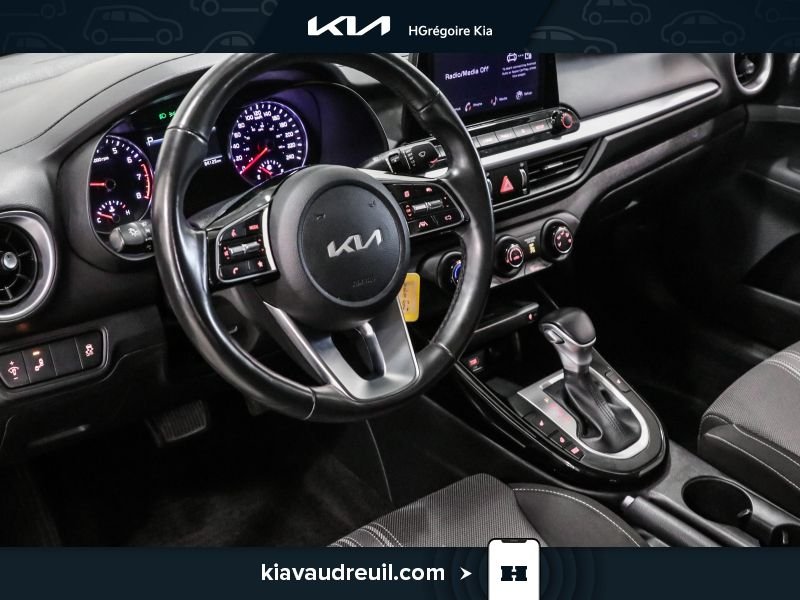 2023 Kia Forte Grey Blainville - photo #9