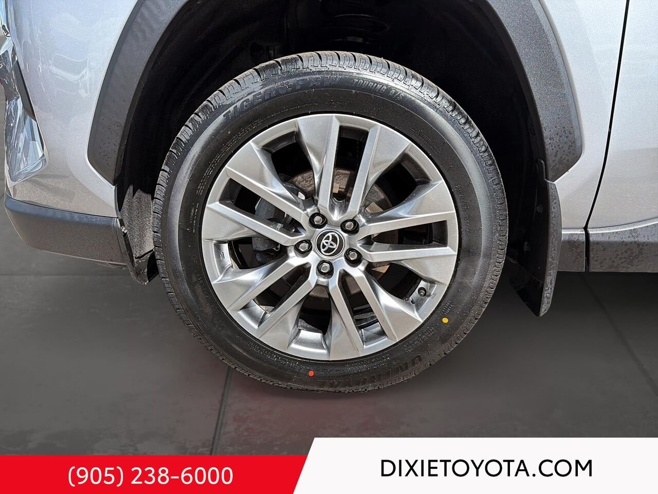 2023 Toyota RAV4 XLE PREMIUM AWD / HEATED SEATS / MOONROOF / LEATHER SURFACE / CARPLAY AND ANDROID AUTO Silver Sky Metallic Mississauga - photo #6