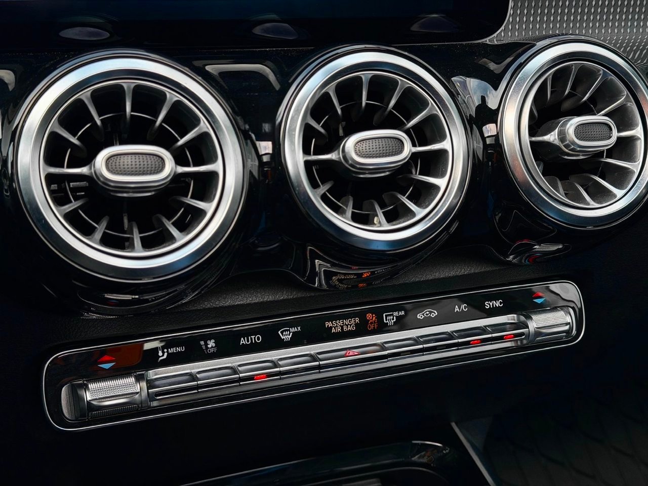 2021 Mercedes-Benz GLB White Notre-Dame-des-Prairies - photo #28