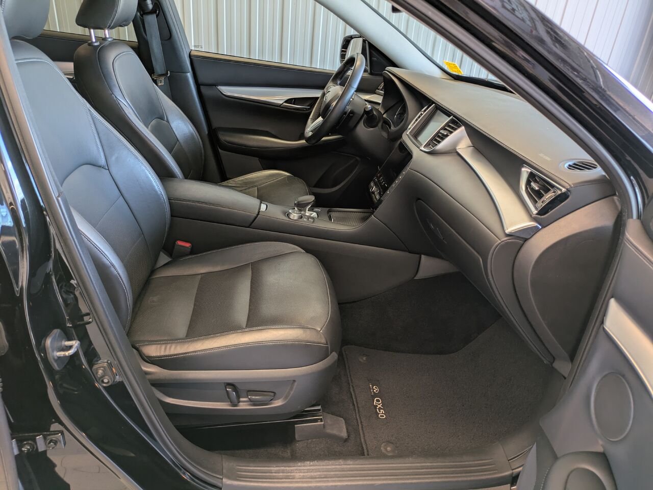 2019 INFINITI QX50 Black Gatineau - photo #17