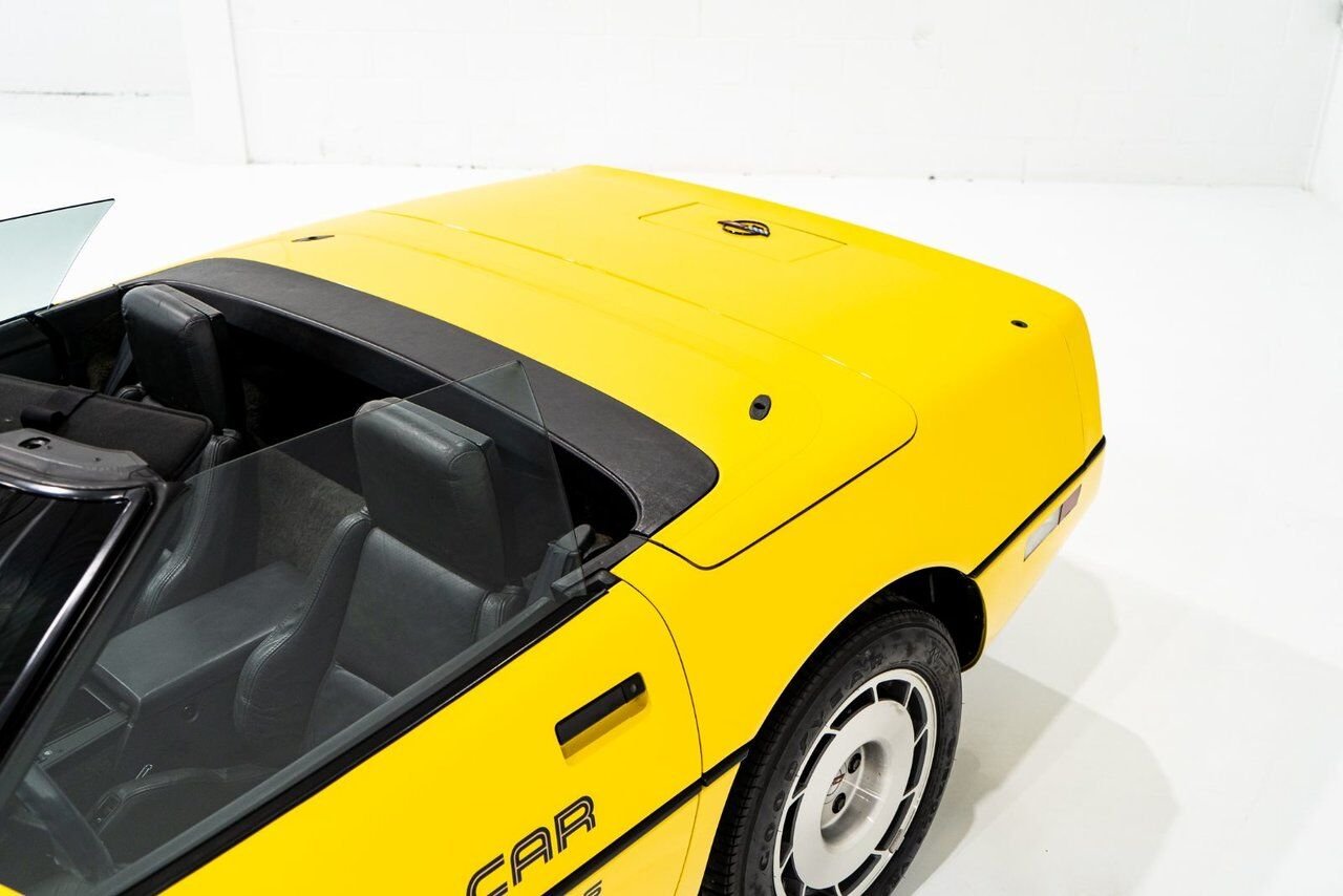 Chevrolet Corvette Pace Car livery with only 17,380km (10,800miles) 1986 Jaune Montréal - photo #63