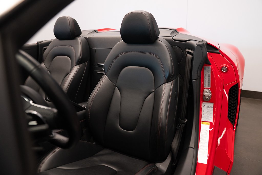 2015 Audi R8 V8 Spyder \ LOW KM Red Kirkland - photo #12