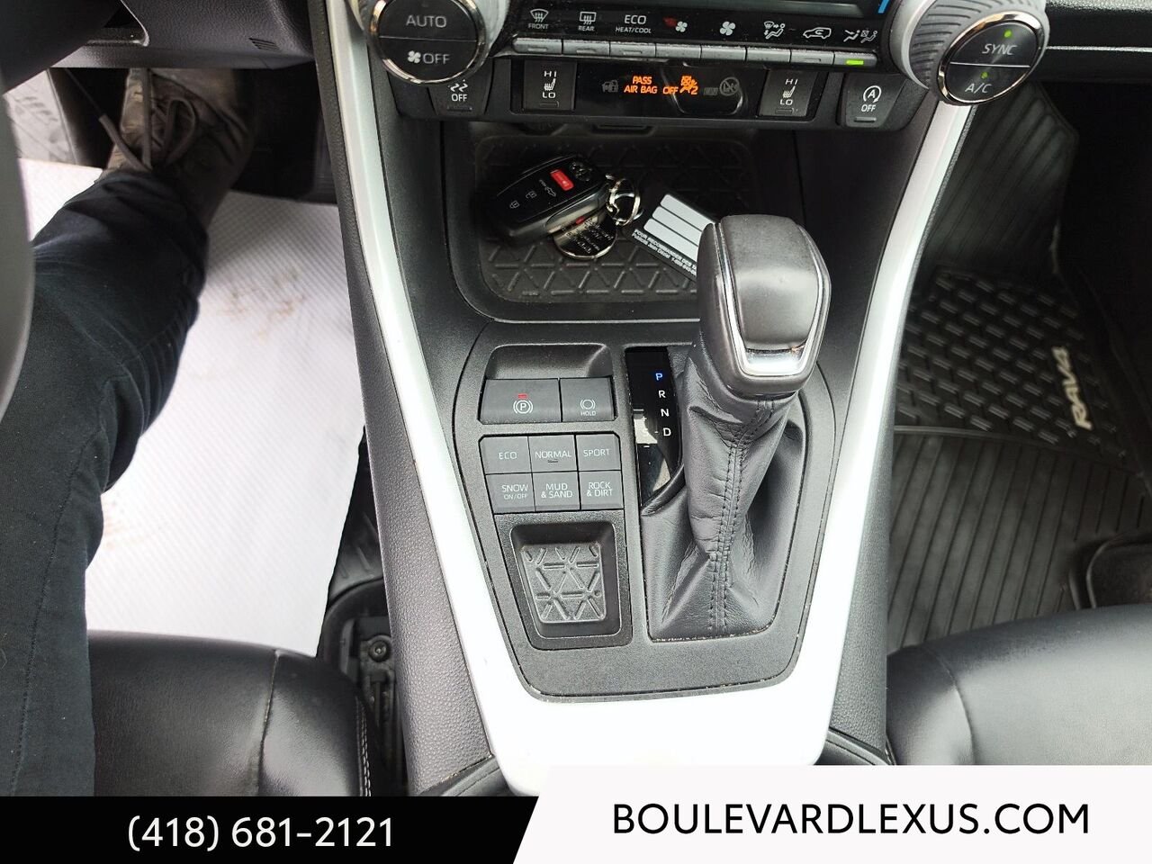 Toyota RAV4 19909A | XLE TI 2023 Gris Québec - photo #16
