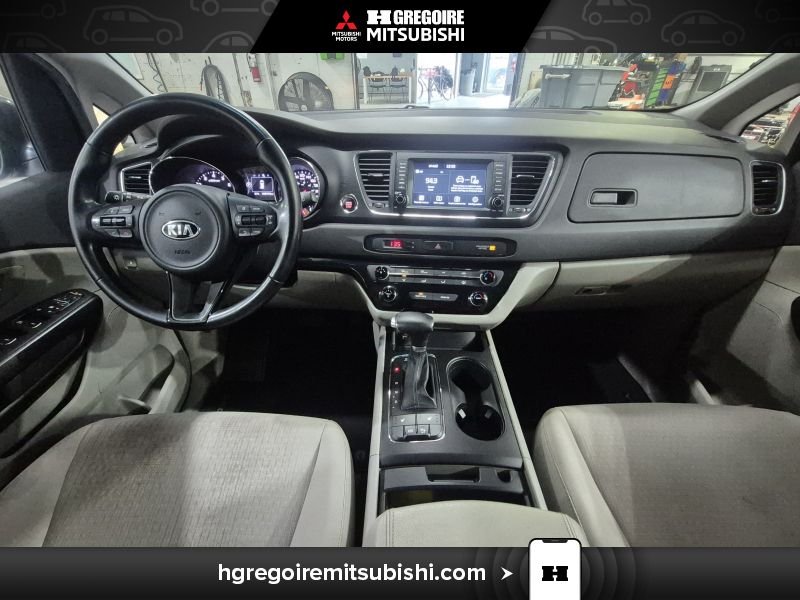 2017 Kia Sedona Grey Laval - photo #23