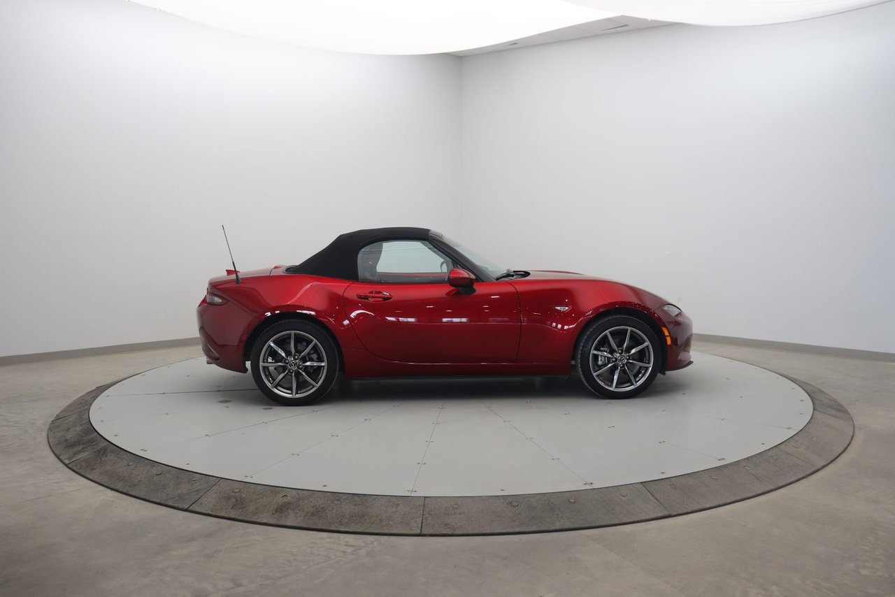 Mazda MX-5 NIV JM1NDAD73P0557308 2023 Rouge Chicoutimi - photo #2