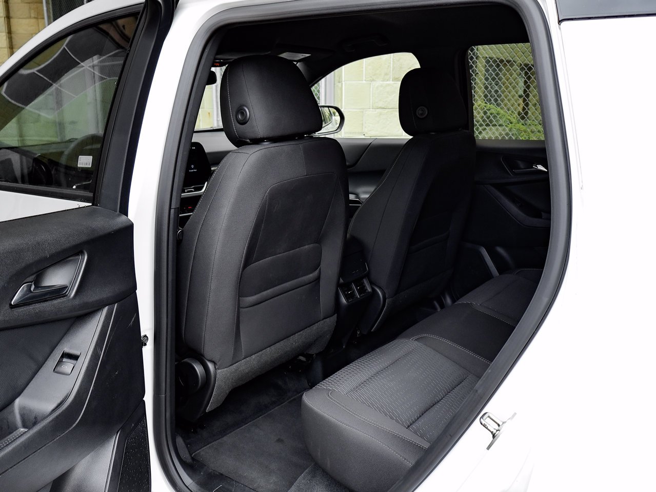2026 Chevrolet Equinox AWD 4dr LT w/2LT White Sherwood Park - photo #24