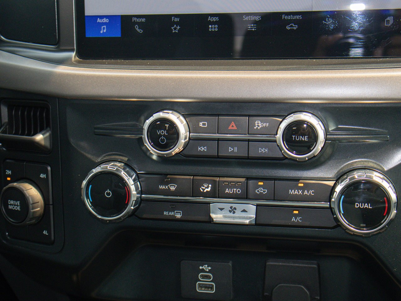 2025 Ford F-150 XLT 4WD SuperCrew 5.5' Box Blue Sherwood Park - photo #27