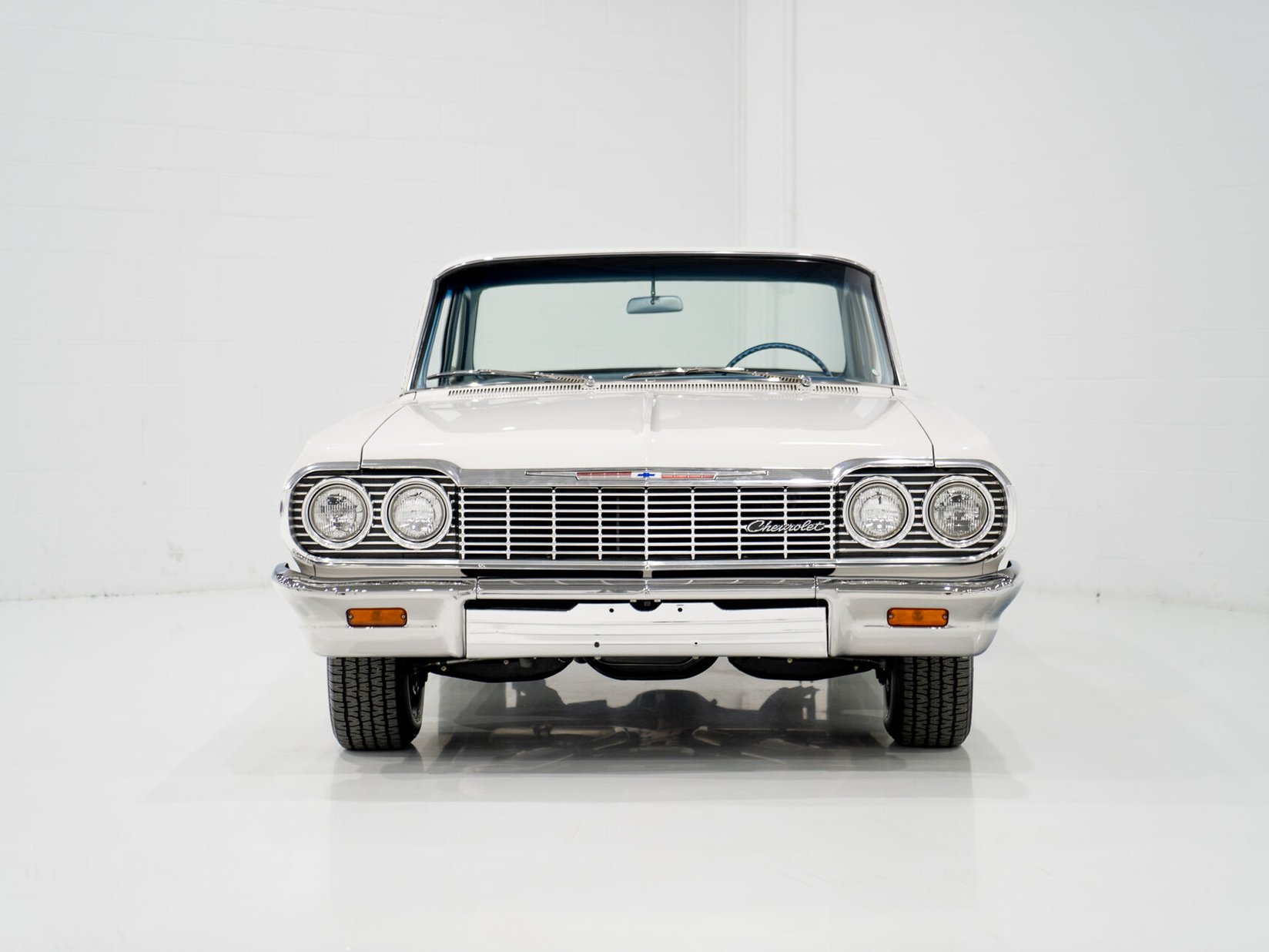1964 Chevrolet Biscayne Matching 409 / 425HP Transmission 4 Vitesse Complètement Entièrement restauré **PRIX EN USD** White Montreal - photo #1