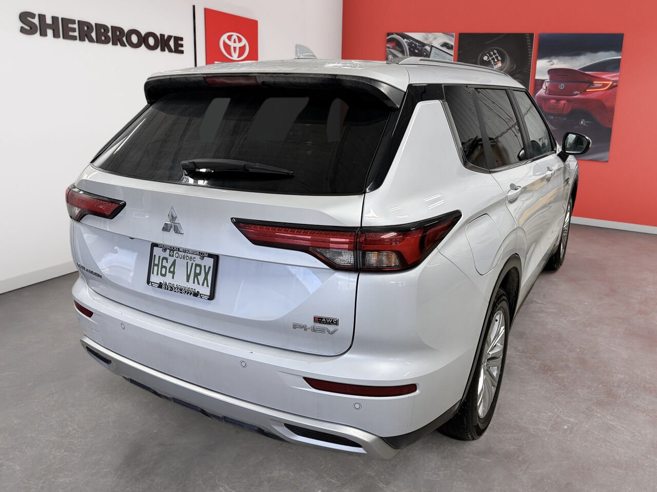 2025 Mitsubishi Outlander Plug-In Hybrid JA4T5VA99SZ609752 White Sherbrooke - photo #6