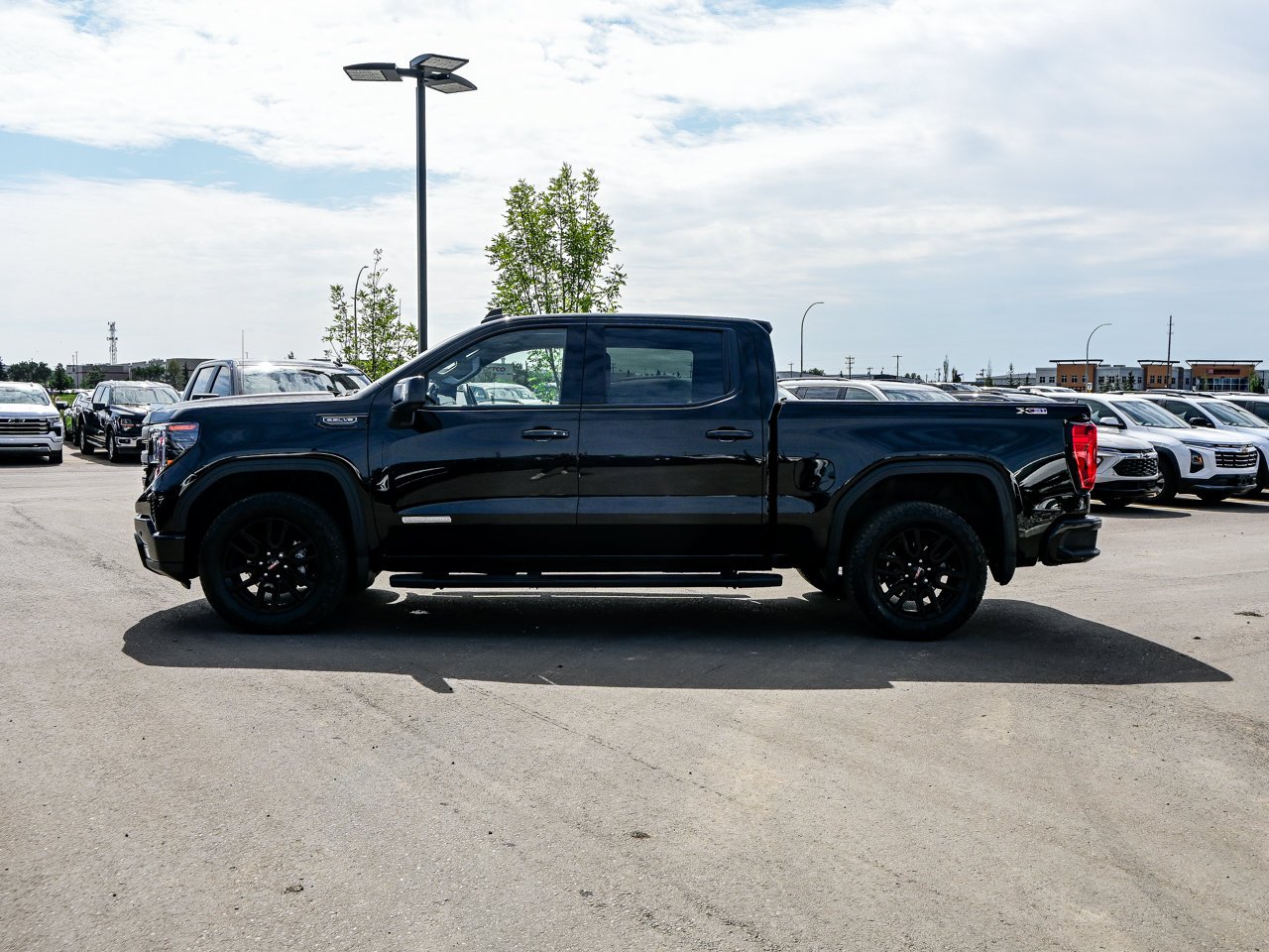 2024 GMC Sierra 1500 4WD Crew Cab 147 Elevation Black Sherwood Park - photo #9