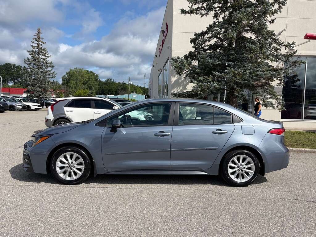 2022 Toyota Corolla SE Blue Gatineau - photo #2