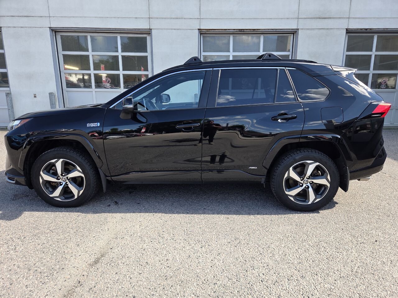 2024 Toyota RAV4 PRIME Black Mont-Laurier - photo #8